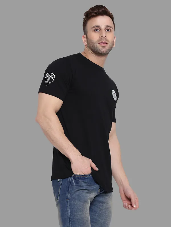 Black_Cotton_Blend_Round_Neck_Half_Sleeve_T_Shirt_For_Men