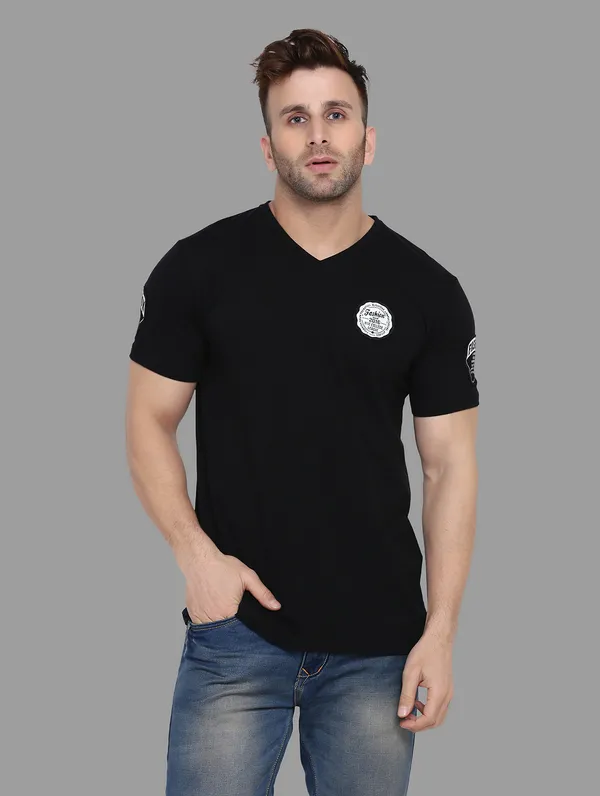Black_Cotton_Blend_V_Neck_Half_Sleeve_T_Shirt_For_Men
