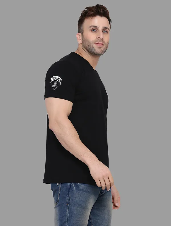Black_Cotton_Blend_V_Neck_Half_Sleeve_T_Shirt_For_Men