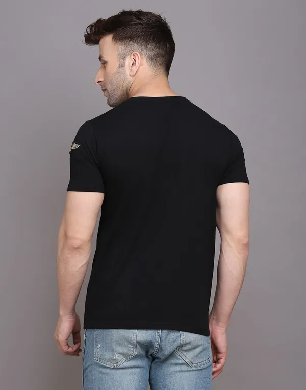 Black_Cotton_Blend_Round_Neck_Half_Sleeve_T-Shirt_For_Men