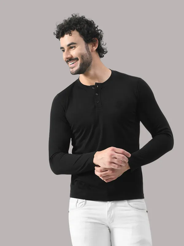 Black_Cotton_Blend_Henley_Neck_Full_Sleeve_T_Shirt_For_Men