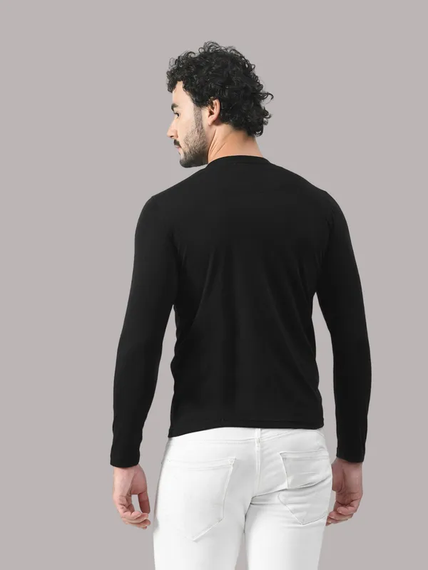 Black_Cotton_Blend_Henley_Neck_Full_Sleeve_T_Shirt_For_Men
