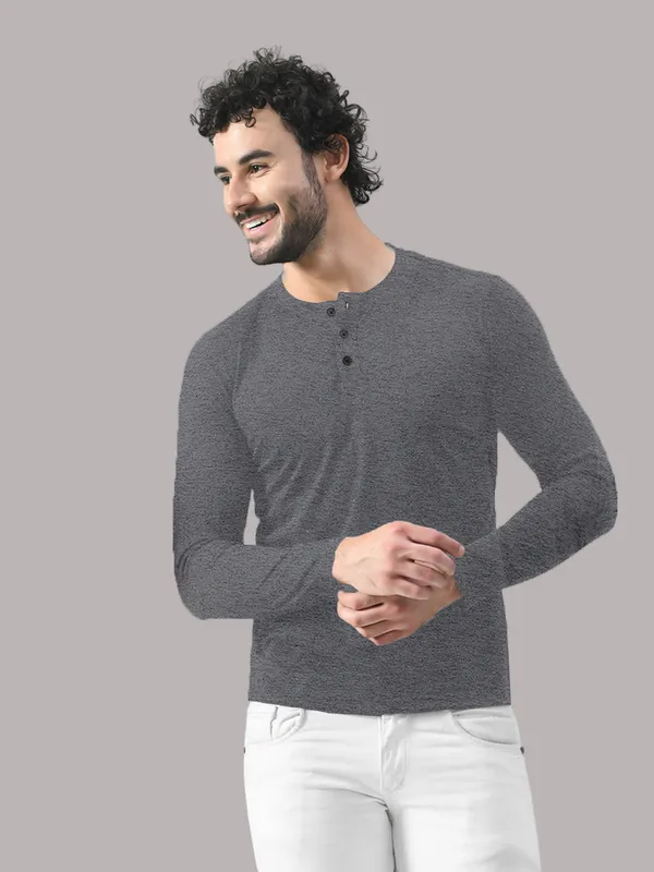 Grey_Cotton_Blend_Henley_Neck_Full_Sleeve_T_Shirt_For_Men