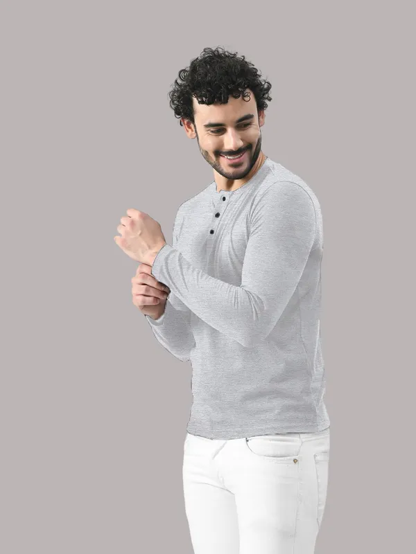 Silver_Cotton_Blend_Henley_Neck_Full_Sleeve_T_Shirt_For_Men