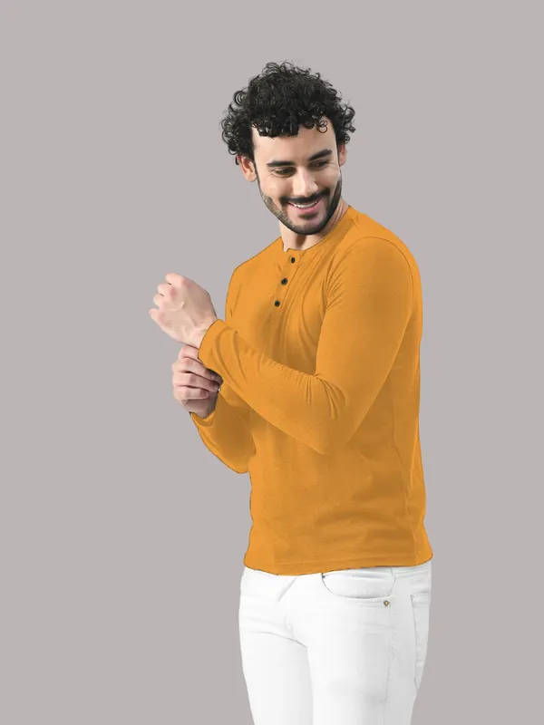 Mustard_Cotton_Blend_Henley_Neck_Full_Sleeve_T_Shirt_For_Men