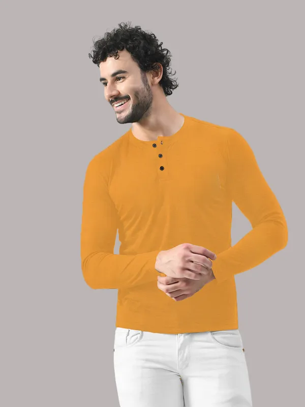 Mustard_Cotton_Blend_Henley_Neck_Full_Sleeve_T_Shirt_For_Men