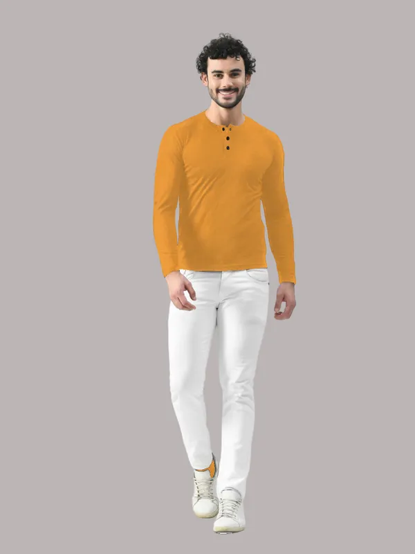 Mustard_Cotton_Blend_Henley_Neck_Full_Sleeve_T_Shirt_For_Men