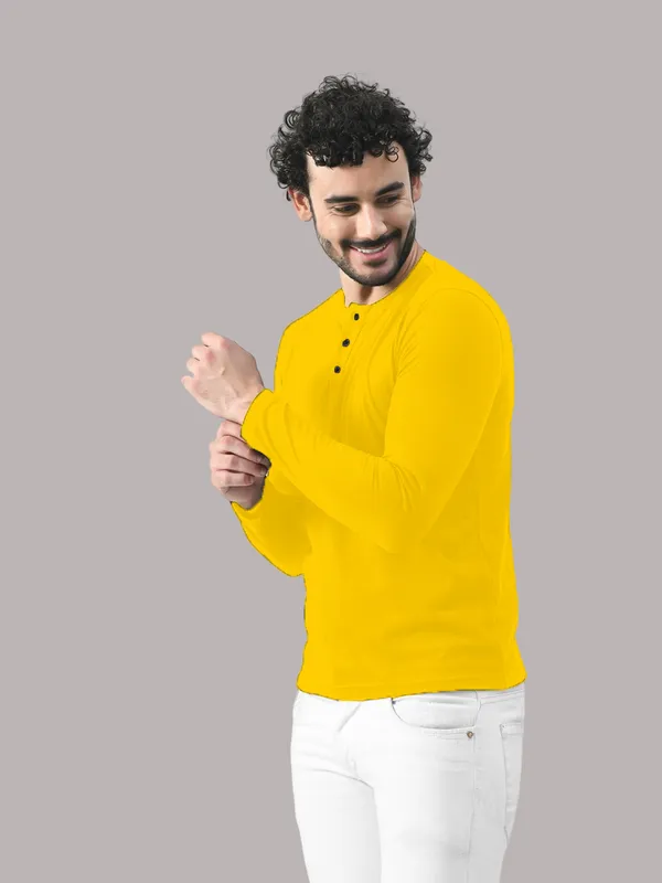 Yellow_Cotton_Blend_Henley_Neck_Full_Sleeve_T_Shirt_For_Men