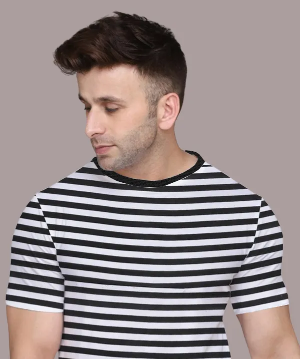 Black_Cotton_Blend_Round_Neck_Half_Sleeve_T_Shirt_For_Men