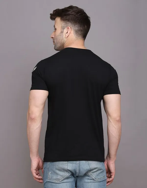 Black_Cotton_Blend_Round_Neck_Half_Sleeve_T_Shirt_For_Men