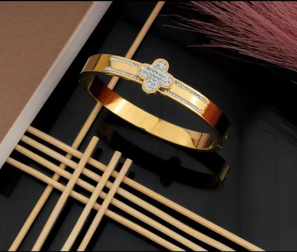 Rose_Gold_Butterfly_&_Clover_Bracelet_For_Women