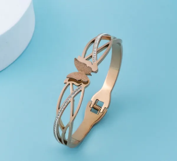 Golden_Trendy_Cuff_Bracelet_Minimalist_Luxury_For_Women