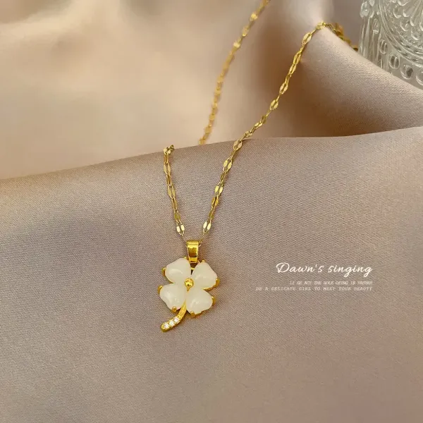 Gold_Plated_Stonestudded_Pendant_For_Women