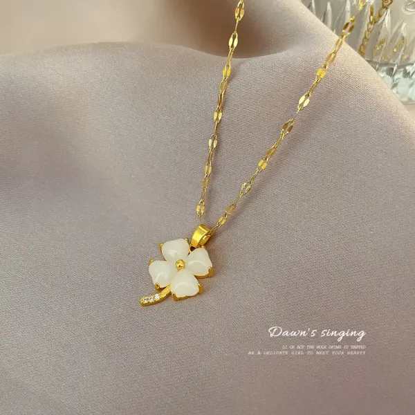 Gold_Plated_Stonestudded_Pendant_For_Women