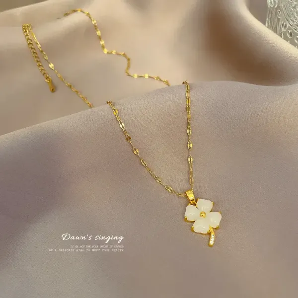 Gold_Plated_Stonestudded_Pendant_For_Women