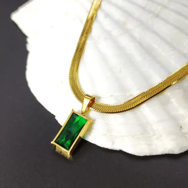 Gold_Plated_Stone_Studded_Pendant_With_Chain_For_Women