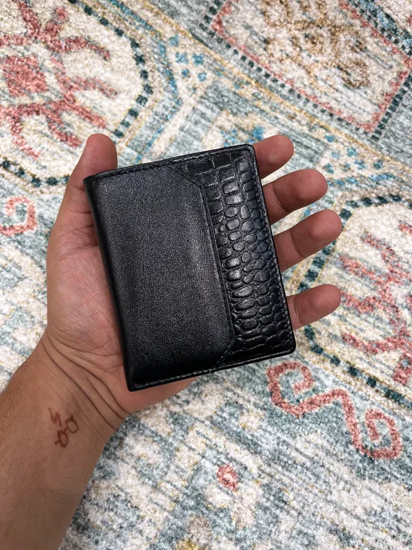 Black_Leather_Croco_Card_Holder_For_Men_And_Women