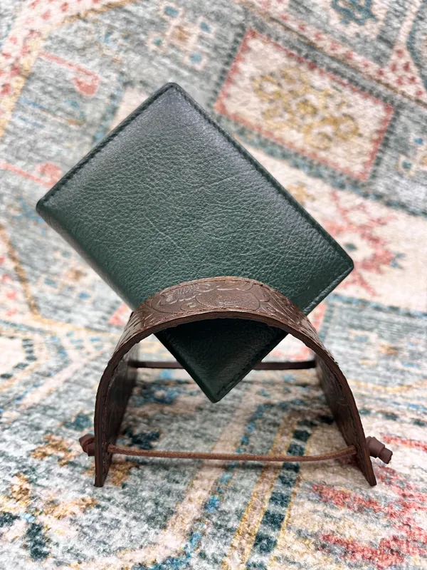 Green_Leather_Card_Holder_For_Men_And_Women