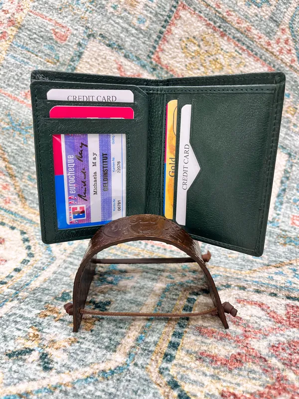 Green_Leather_Card_Holder_For_Men_And_Women