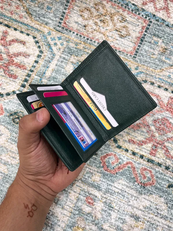 Green_Leather_Card_Holder_For_Men_And_Women