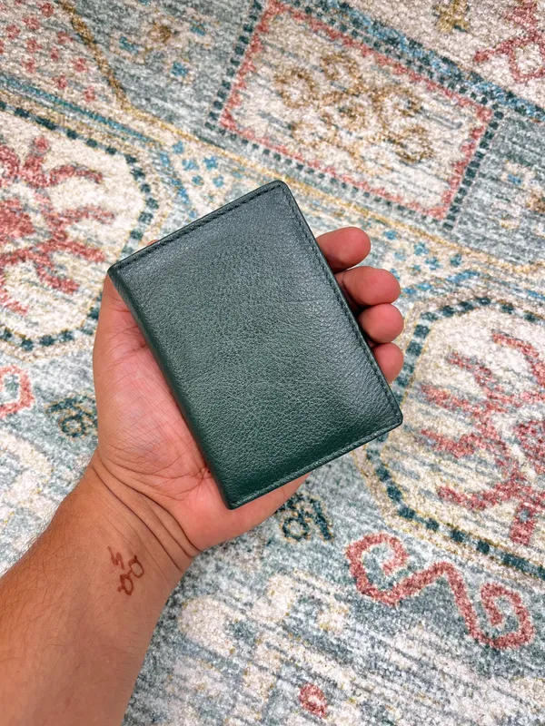 Green_Leather_Card_Holder_For_Men_And_Women