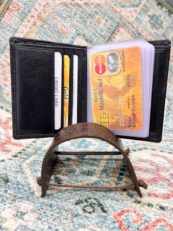 Black_Leather_Card_Holder_For_Men_And_Women