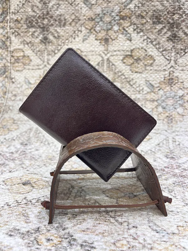 Brown_Leather_Card_Holder_For_Men_And_Women