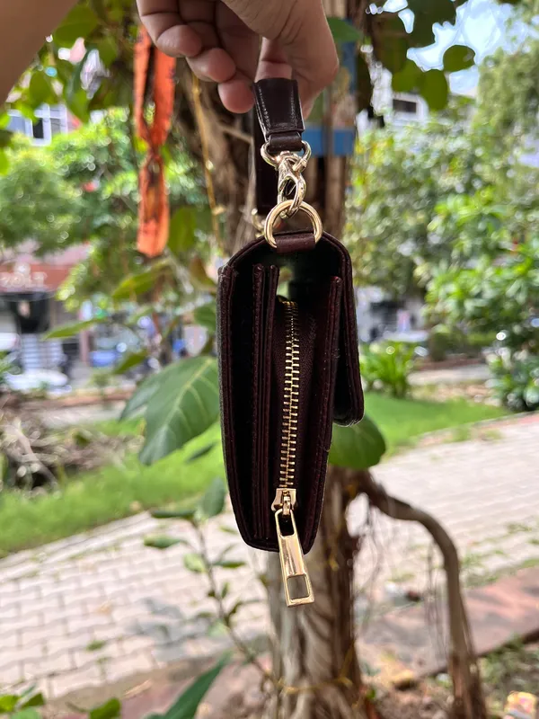 Brown_Leather_Hand_Purse_For_Women