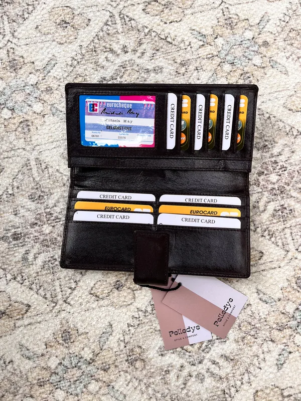 Black_Leather_Croco_Wristlet_For_Women