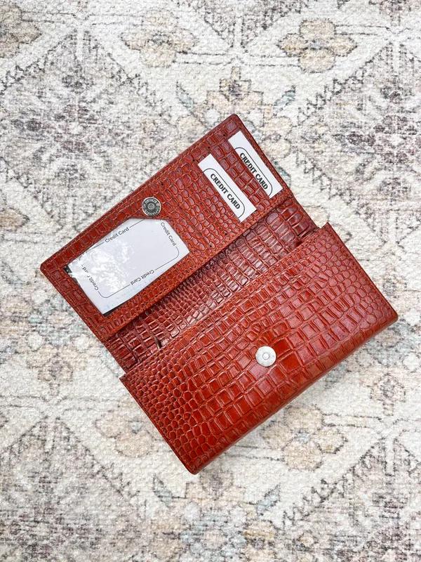 Tan_Leather_Croco_Wristlet_For_Women
