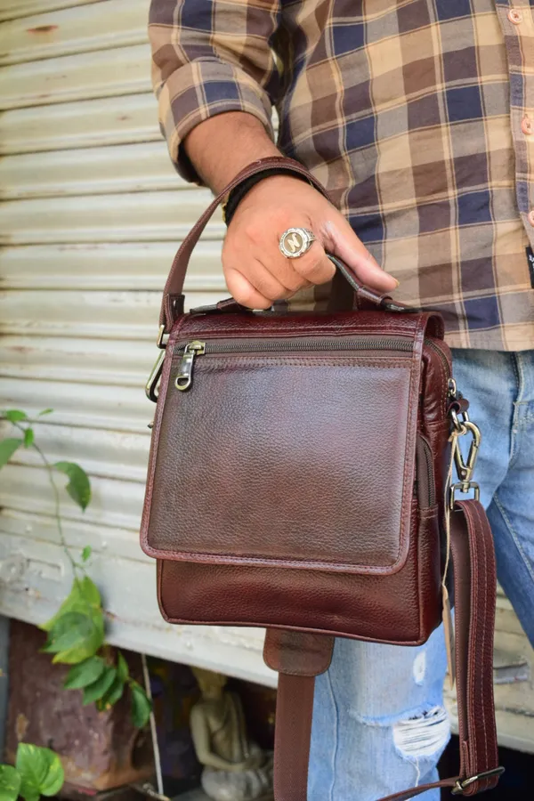 Brown_Leather_Travel_Kit_Pouch_For_Women