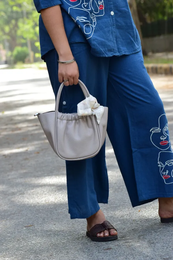 White_Leather_Bowtique_Shoulder_Bag_For_Women