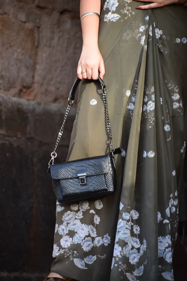 Black_Leather_Buckle_Hand_Purse_For_Women
