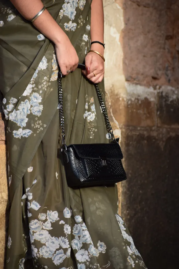 Black_Leather_Buckle_Hand_Purse_For_Women