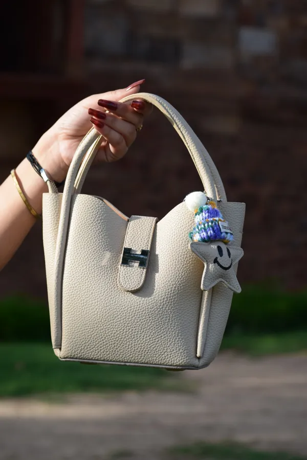 Cream_Leather_Structured_Handbag_For_Women