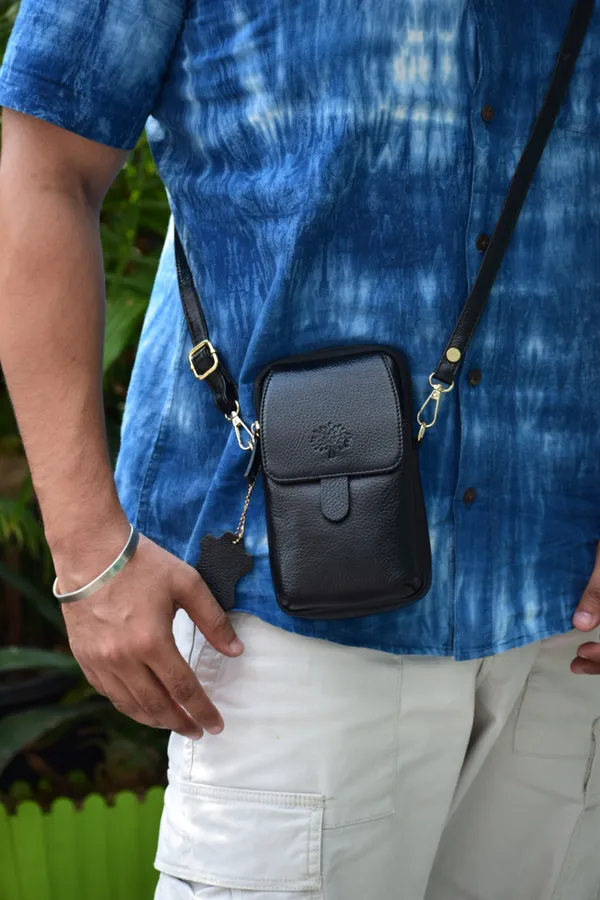 Black_Leather_Mobile_Pouch