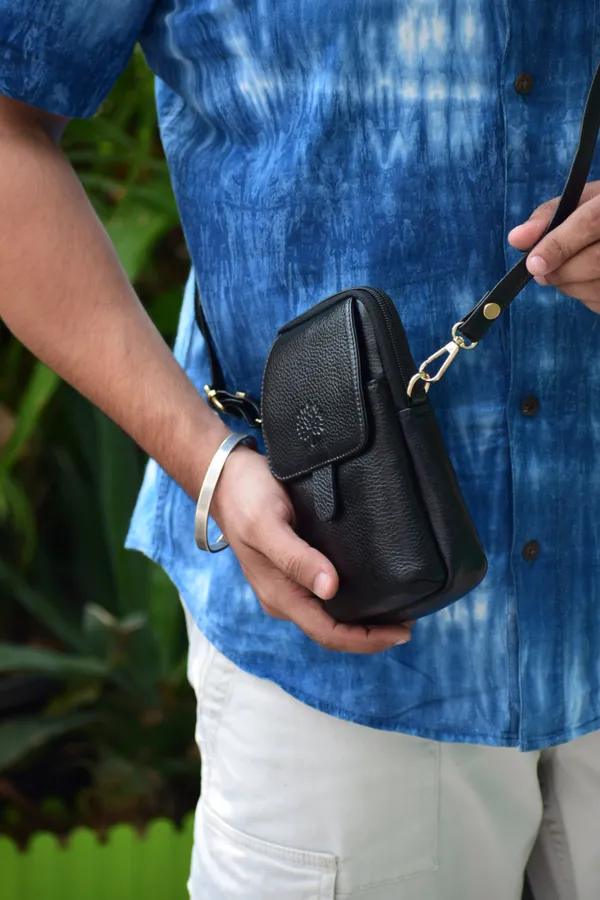Black_Leather_Mobile_Pouch