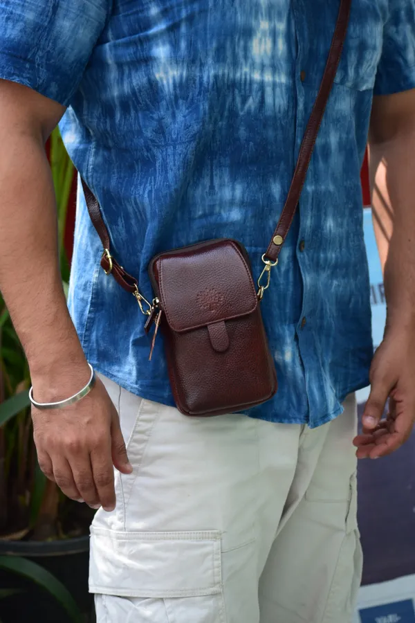 Brown_Leather_Mobile_Pouch_For_Women