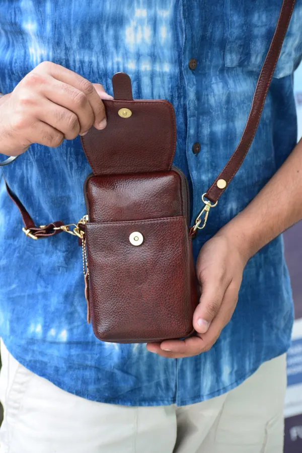 Brown_Leather_Mobile_Pouch_For_Women
