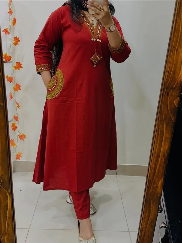 Elegant_Red_pure_cotton_jaipuri_kurta_set_for_women.