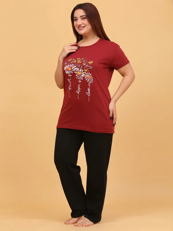 WOMEN_SHORT_TSHIRT_FAITH_HOPE_LOVE(MAROON)_LOWER(BLACK)