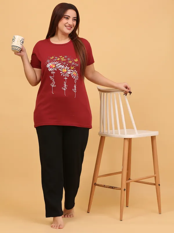 WOMEN_SHORT_TSHIRT_FAITH_HOPE_LOVE(MAROON)_LOWER(BLACK)