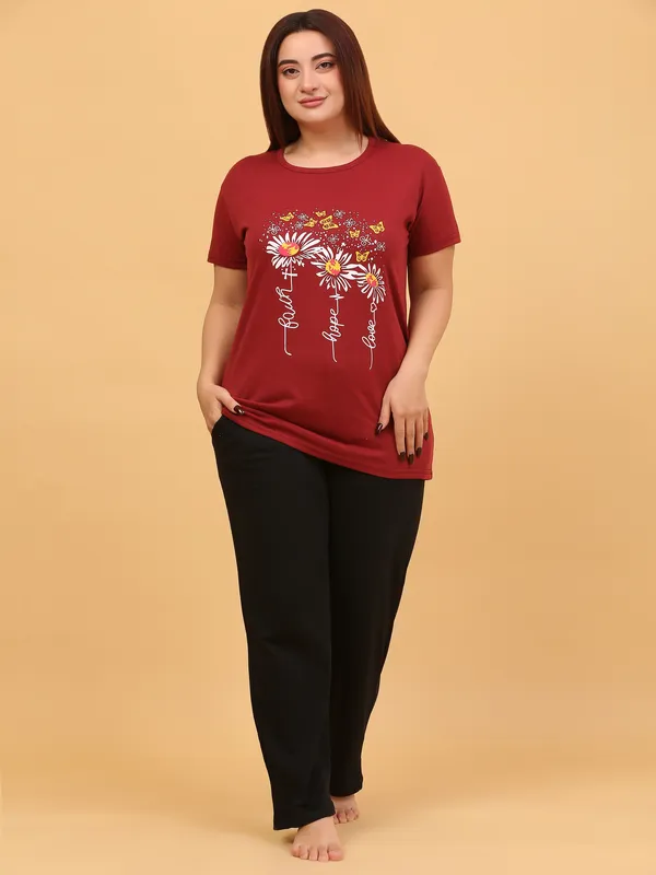 WOMEN_SHORT_TSHIRT_FAITH_HOPE_LOVE(MAROON)_LOWER(BLACK)