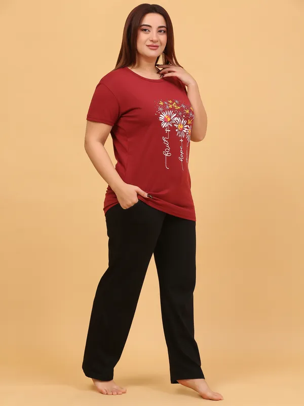 WOMEN_SHORT_TSHIRT_FAITH_HOPE_LOVE(MAROON)_LOWER(BLACK)