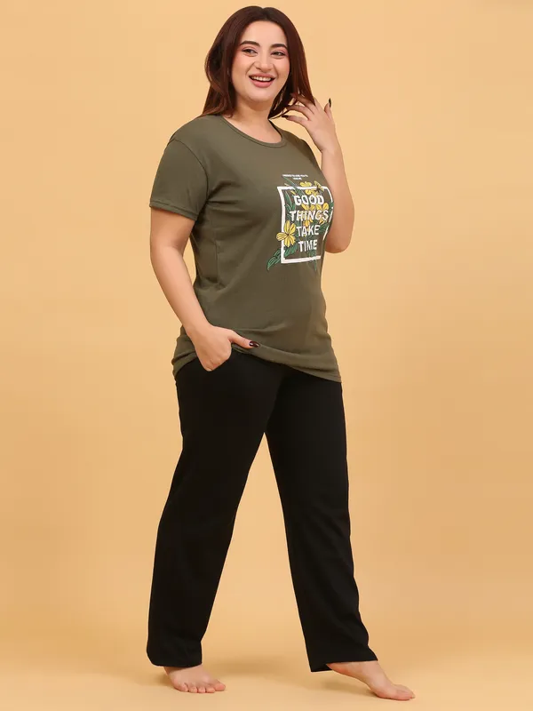 WOMEN_SHORT_TSHIRT_GOOD_THINGS(OLIVE)_LOWER(BLACK)