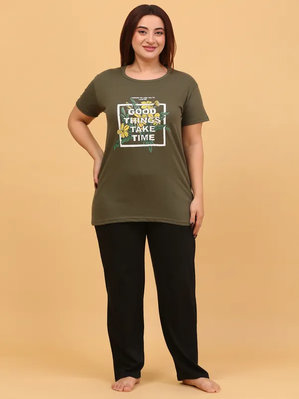 WOMEN_SHORT_TSHIRT_GOOD_THINGS(OLIVE)_LOWER(BLACK)