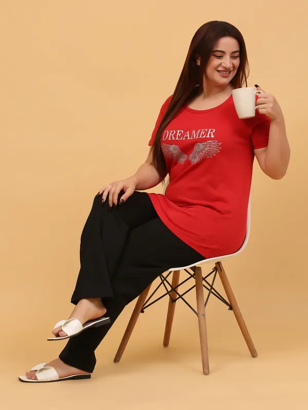 WOMEN_SHORT_TSHIRT_DREAMER(RED)_LOWER(BLACK)