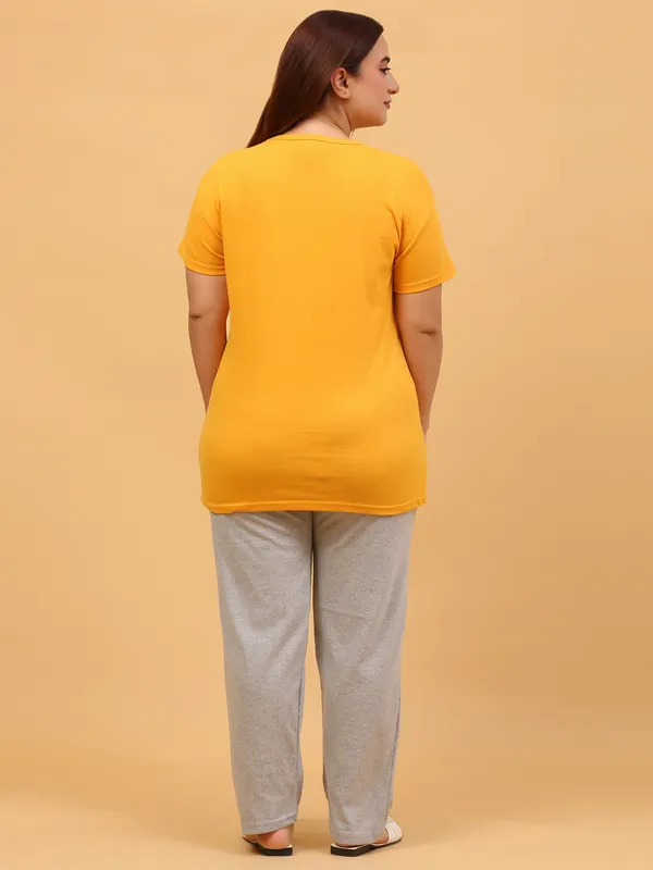 WOMEN_SHORT_TSHIRT_FLOWERS(MUSTARD)_LOWER(GREY)