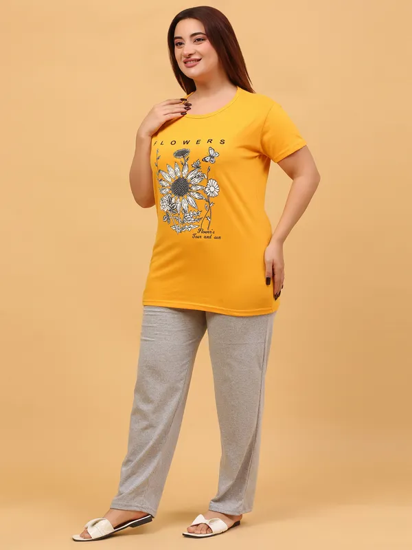 WOMEN_SHORT_TSHIRT_FLOWERS(MUSTARD)_LOWER(GREY)