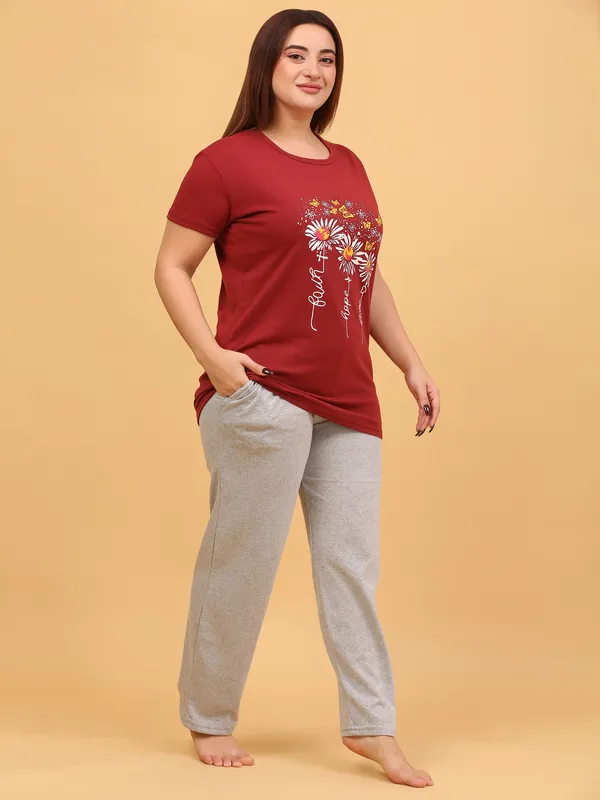 WOMEN_SHORT_TSHIRT_FAITH_HOPE_LOVE(MAROON)_LOWER(GREY)